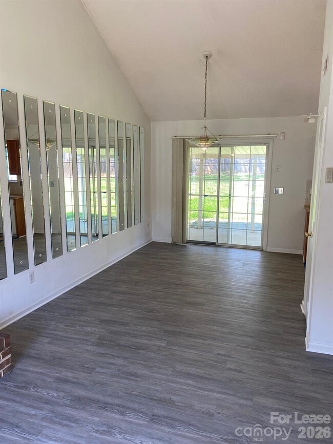 Building Photo - 6621 Pinta Ct