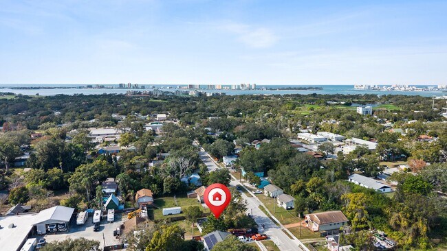 Building Photo - 619-629 Woodlawn St