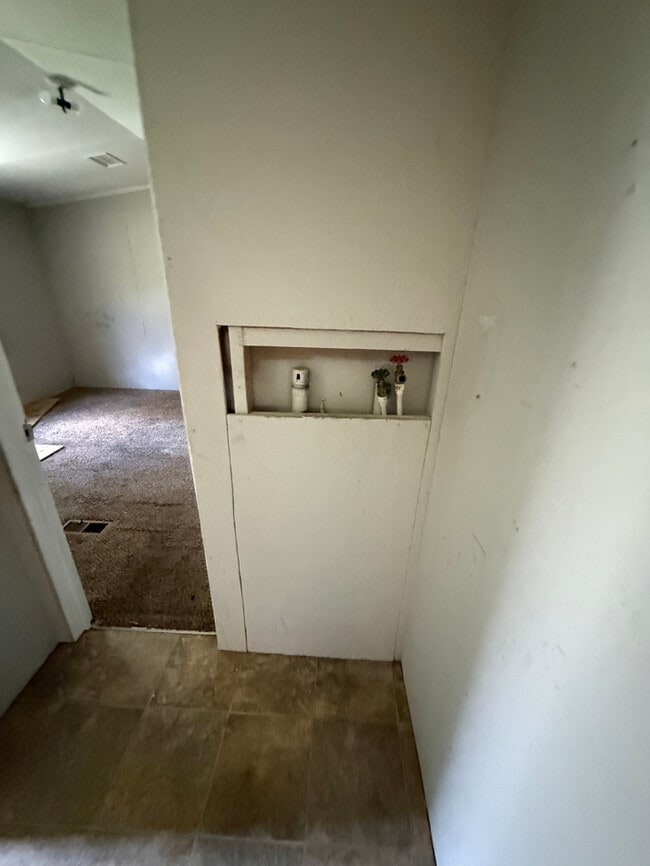 Building Photo - 3840 US-17