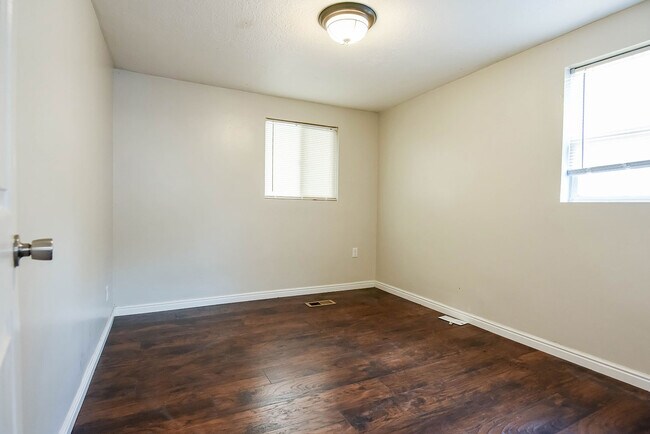 Building Photo - 951 Washington St