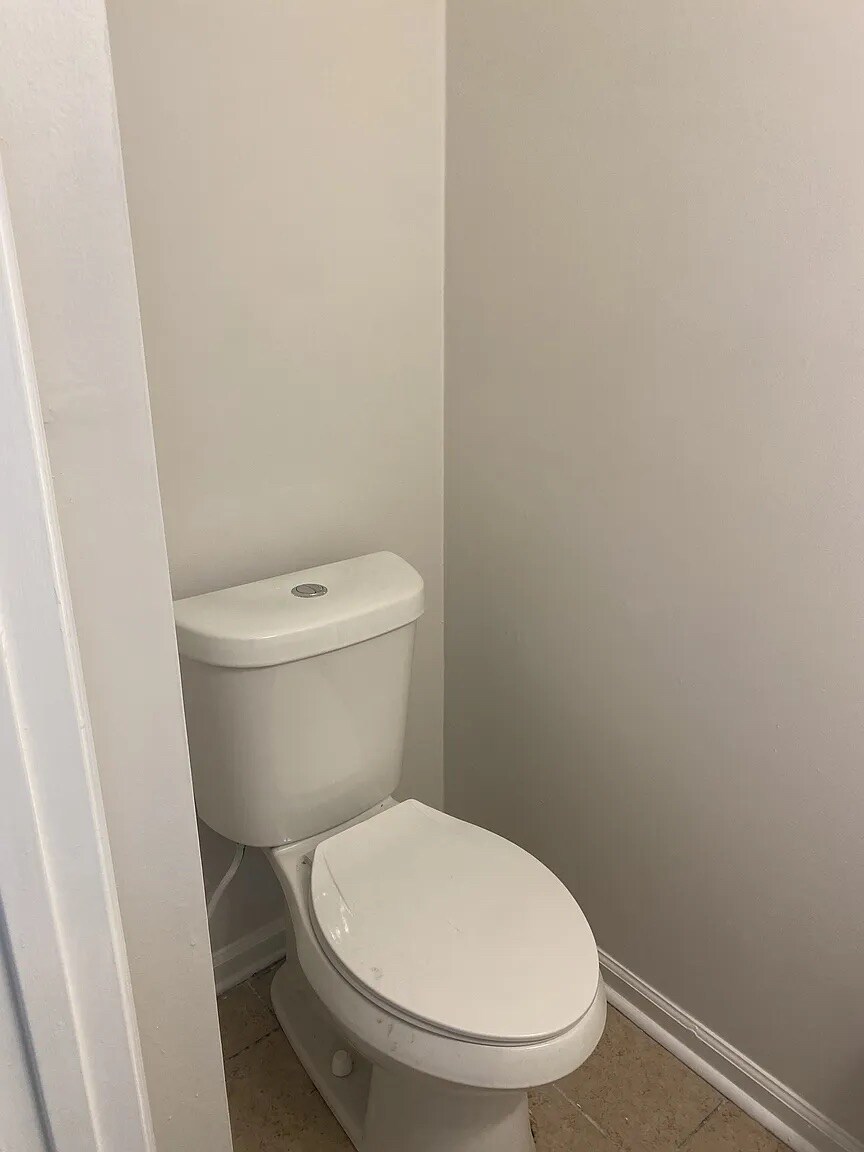 Building Photo - Room in Townhome on Baker Ct