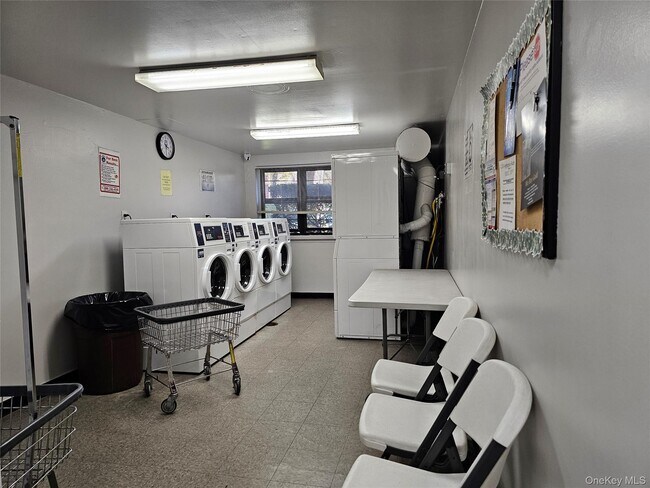 Building Photo - 2261 Palmer Ave