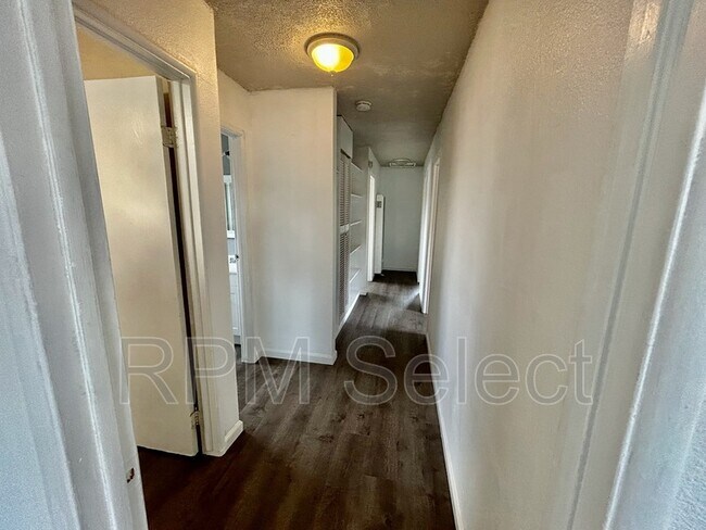 Building Photo - 164 Rounds St