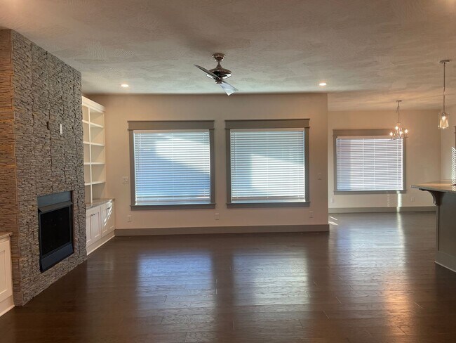 Building Photo - All Brick, 3 bedrooms AND 3 car garage