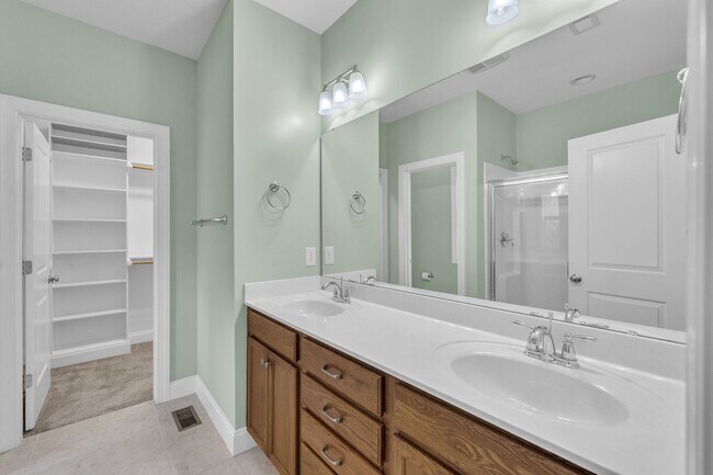 Building Photo - 3 Bedroom Home in Austin Creek! 2 Car Gara...