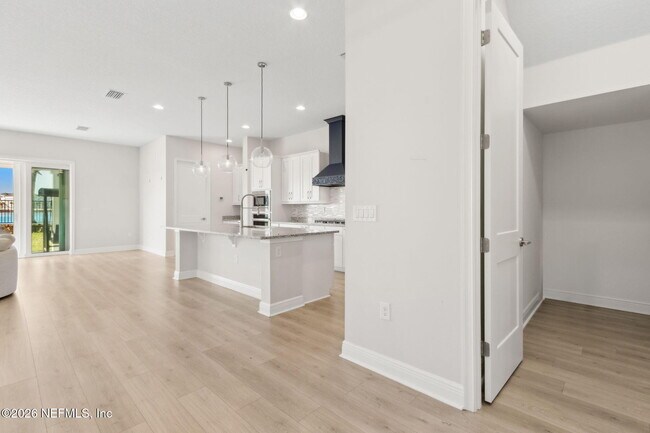 Building Photo - 401 Marquesa Cir
