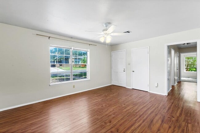 Building Photo - 4807 Sylvandale Dr