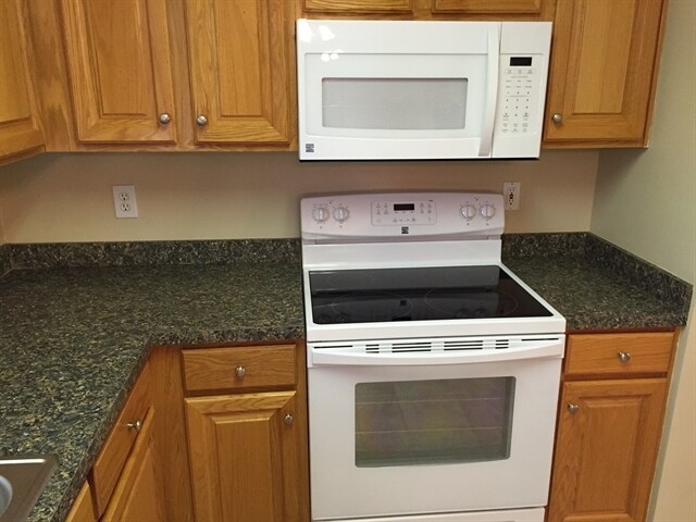 Building Photo - 34 Old Farm Rd