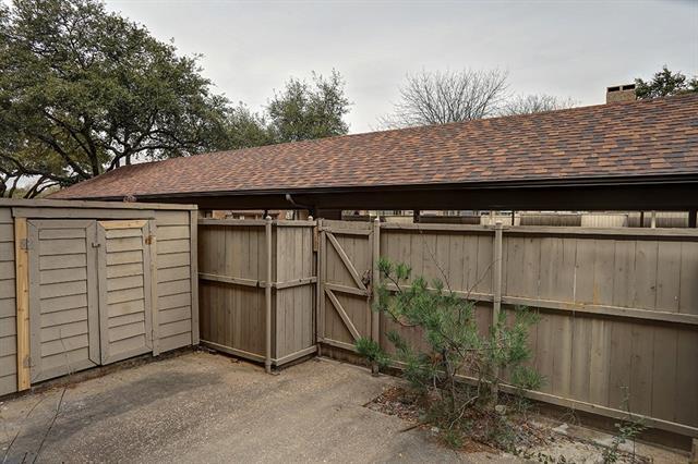 Building Photo - 9910 Royal Ln