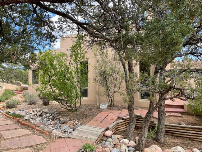 Building Photo - 4 Old Agua Fria Rd E