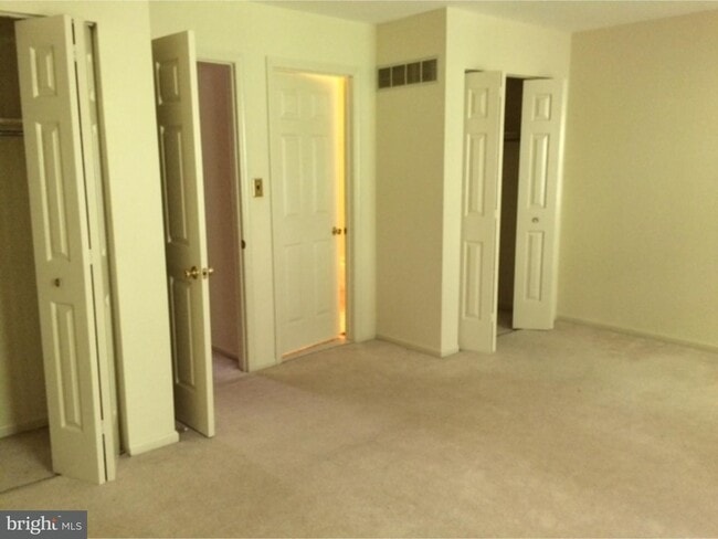 Building Photo - 858 Stockbridge Dr