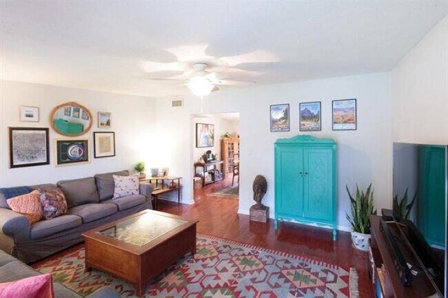 Building Photo - 820 Chestwood Ave