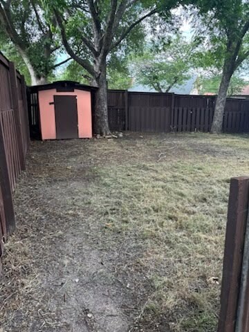 Building Photo - 228 Elmwood Dr