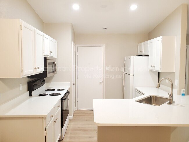 Building Photo - 5717 Lochmoor