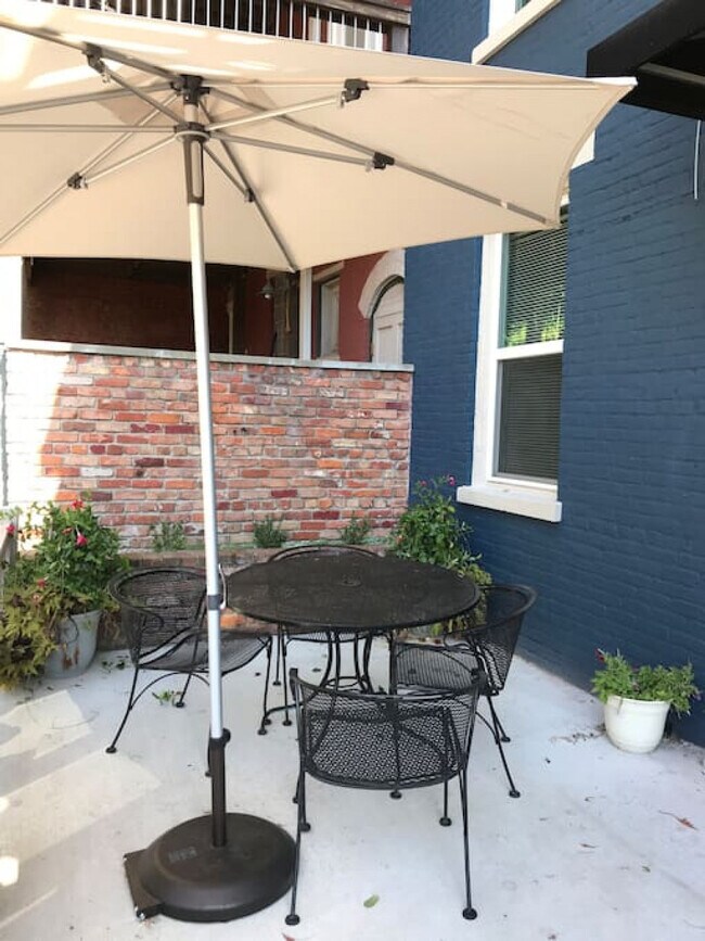 Building Photo - 1614 Mansfield St