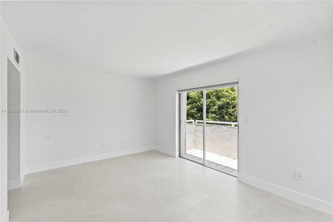 Building Photo - 3597 SW 17th St