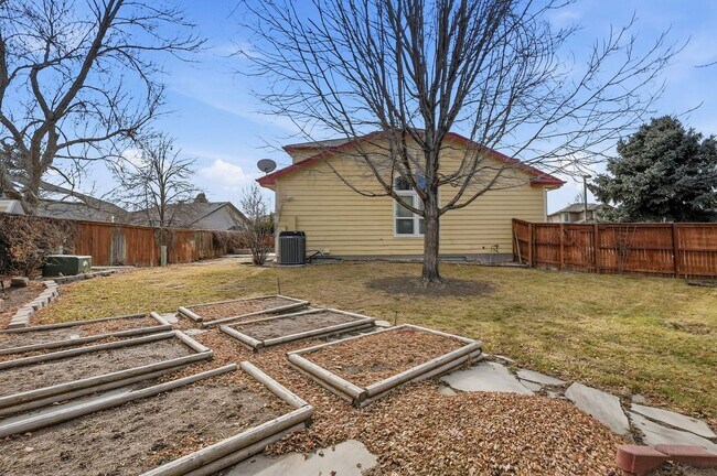 Building Photo - Incredible 4 Bed 4 Bath in Stonegate!