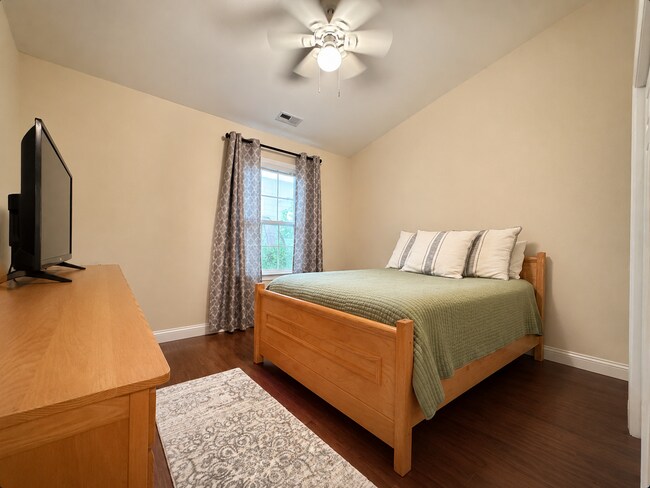 Building Photo - 3BR / 2BA Condo in Southwest Raleigh