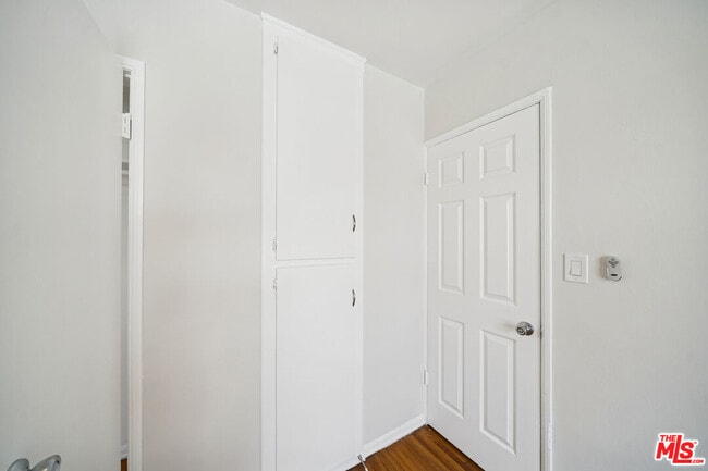 Building Photo - 7571 Willoughby Ave