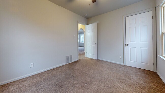 Building Photo - Bright 3-Bedroom, 1-Bath Unit for Lease in Warren
