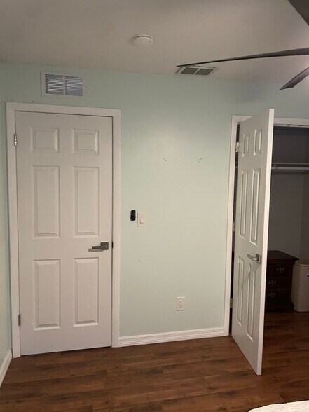 Building Photo - 537 Trend Rd