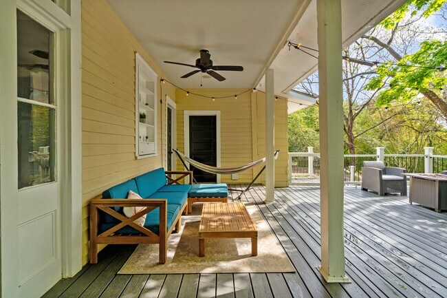 Building Photo - 802 N Poplar St