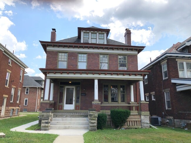Primary Photo - 243 E 16th Ave