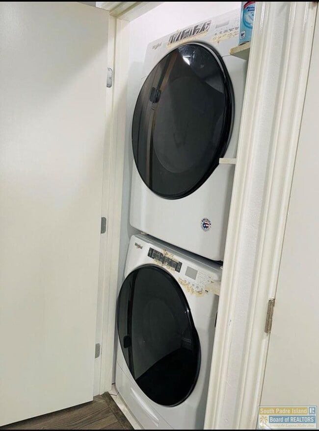 Building Photo - 200 Padre Blvd