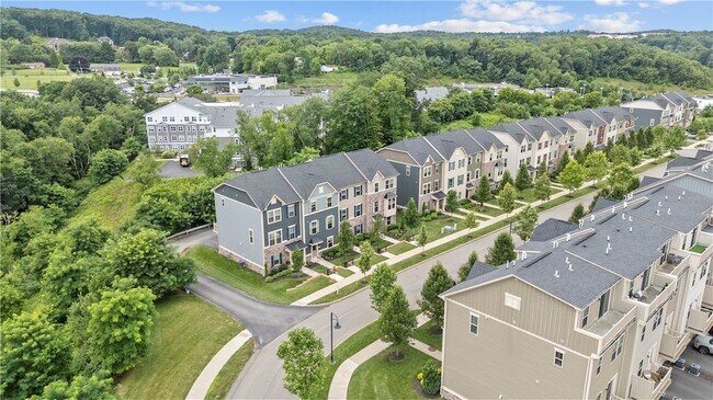 Building Photo - 483 Fairmont Dr