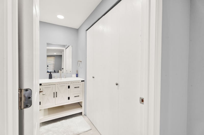 Building Photo - 6 Roanoke Ln