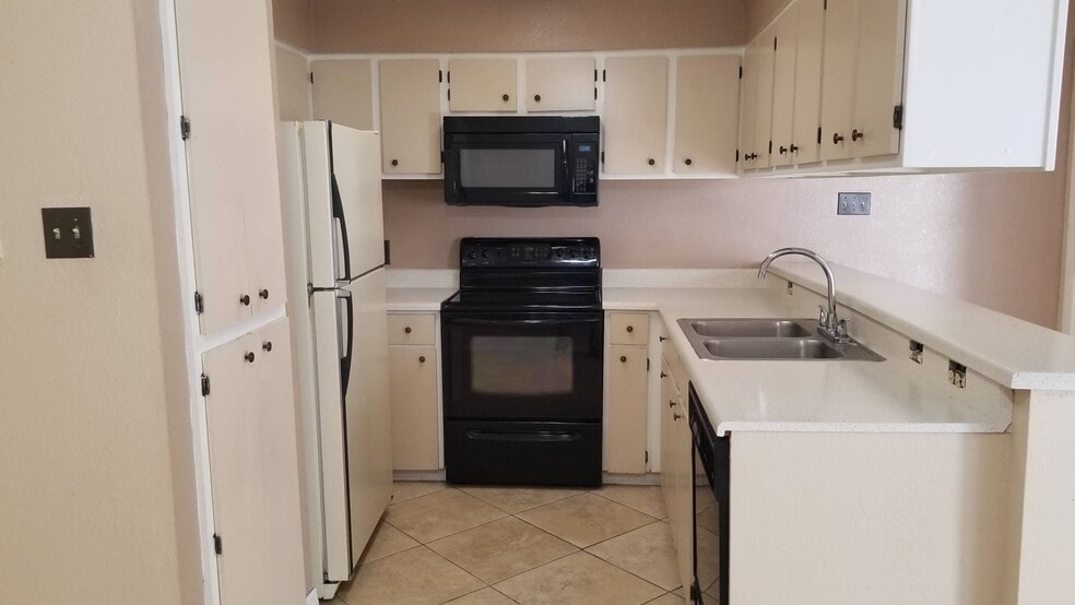 Kitchen - 14519 Clovelly Wood