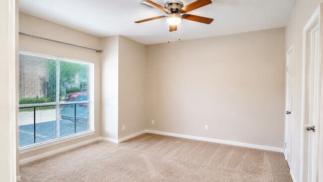 Building Photo - 3100 Walnut Bend Ln
