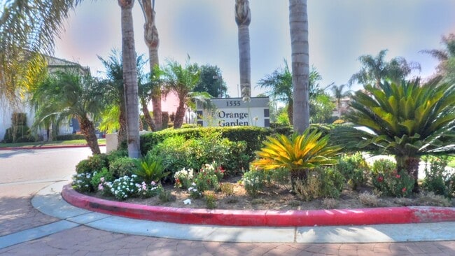 Building Photo - Charming 2 Bed/2 Bath Townhouse In Redlands!