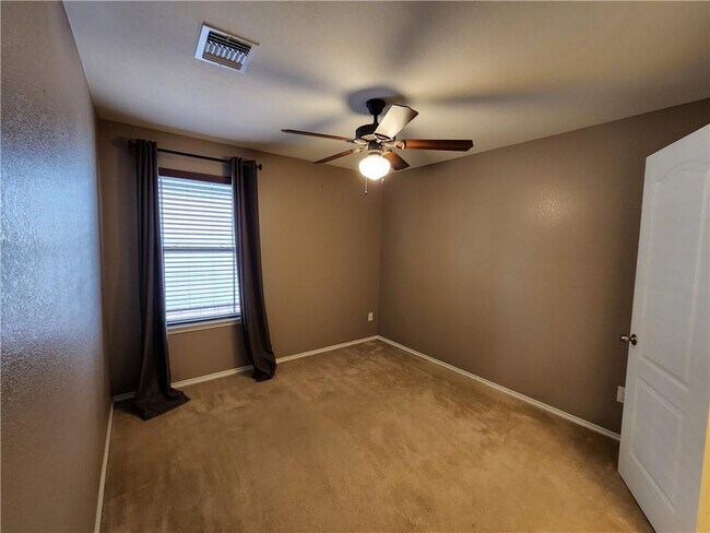 Building Photo - 222 Telluride Dr