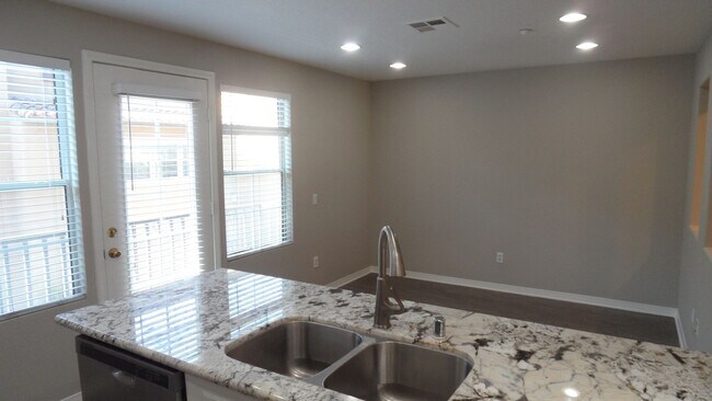 Building Photo - 33 Bonsall