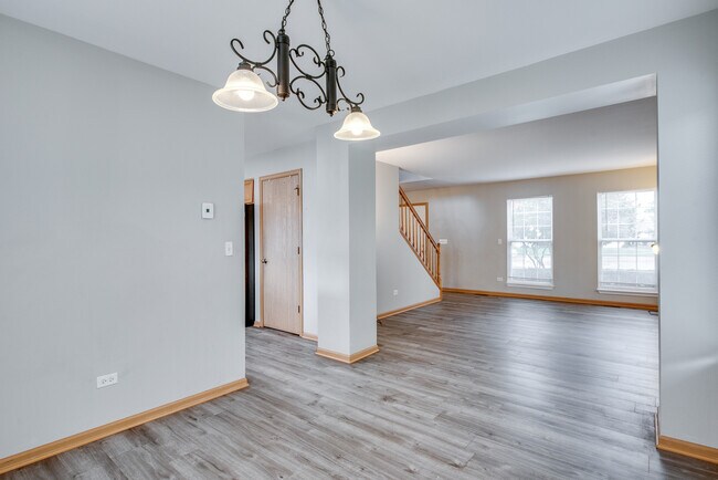 Building Photo - 2873 Carlsbad Cir