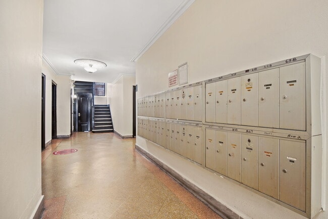 Building Photo - 66 St Nicholas Pl