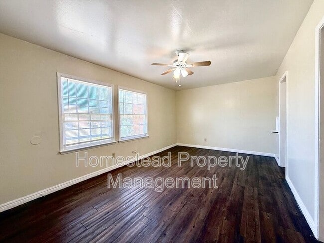 Building Photo - 532 E Indian Dr