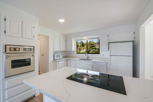 Building Photo - Updated 2 Bedroom House in Magnolia