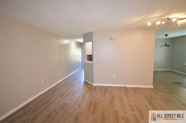 Building Photo - 49 Farnham Square