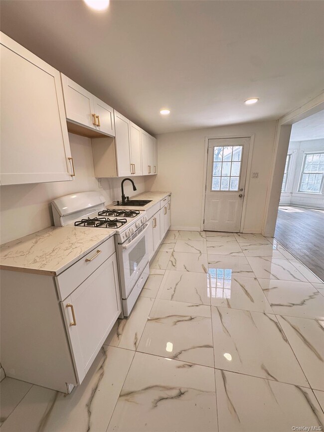 Building Photo - 146 NY-284