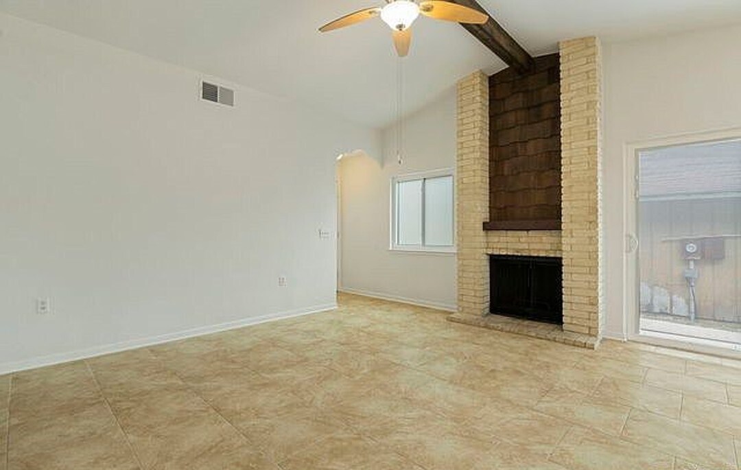 Building Photo - 8412 Clear Mdws