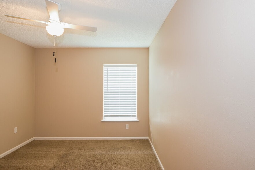 Building Photo - 1417 Heather Ct