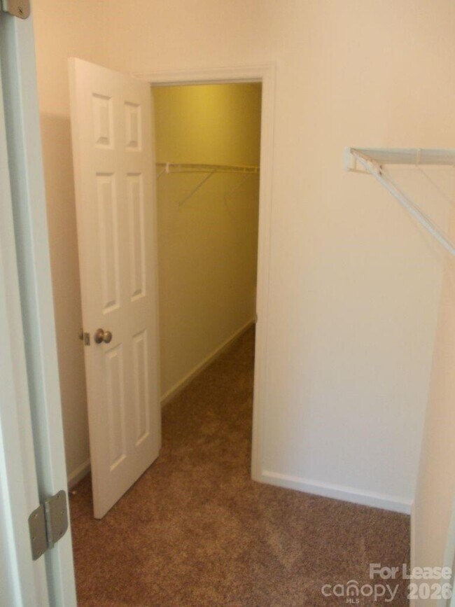 Building Photo - 6223 Hickory Cove Ln