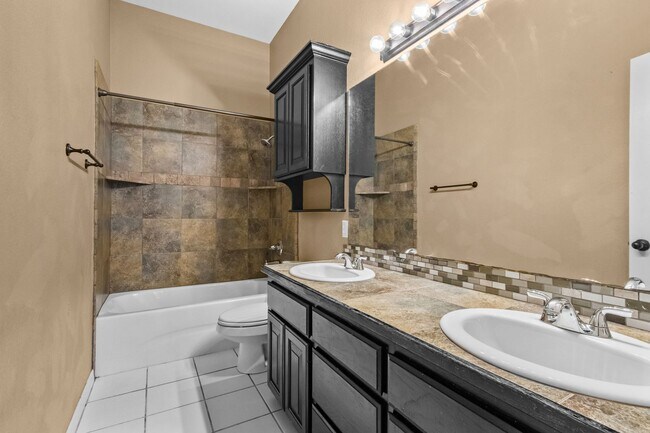 Building Photo - Bright & Beautiful 4 Bedroom Home with Fenced Yard and Modern Upgrades!