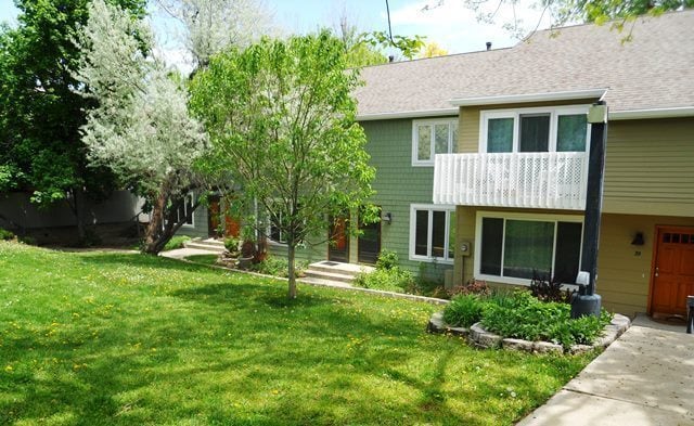 Building Photo - Three bedroom on Broadway in N. Boulder