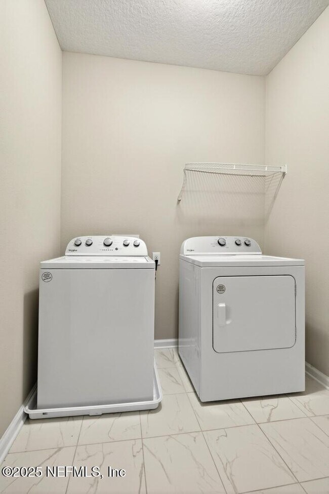 Building Photo - 542 Silver Landing Dr