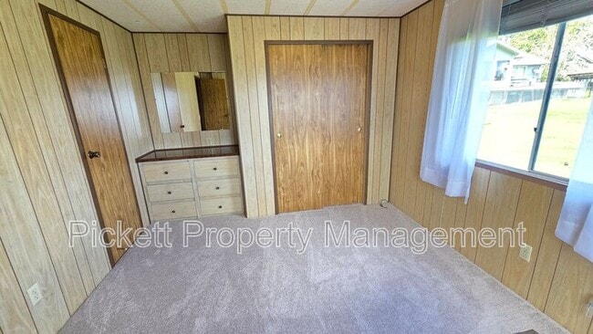 Building Photo - 2397 Alaska Ave E