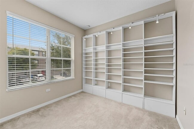 Building Photo - 2521 Lexington Oak Dr
