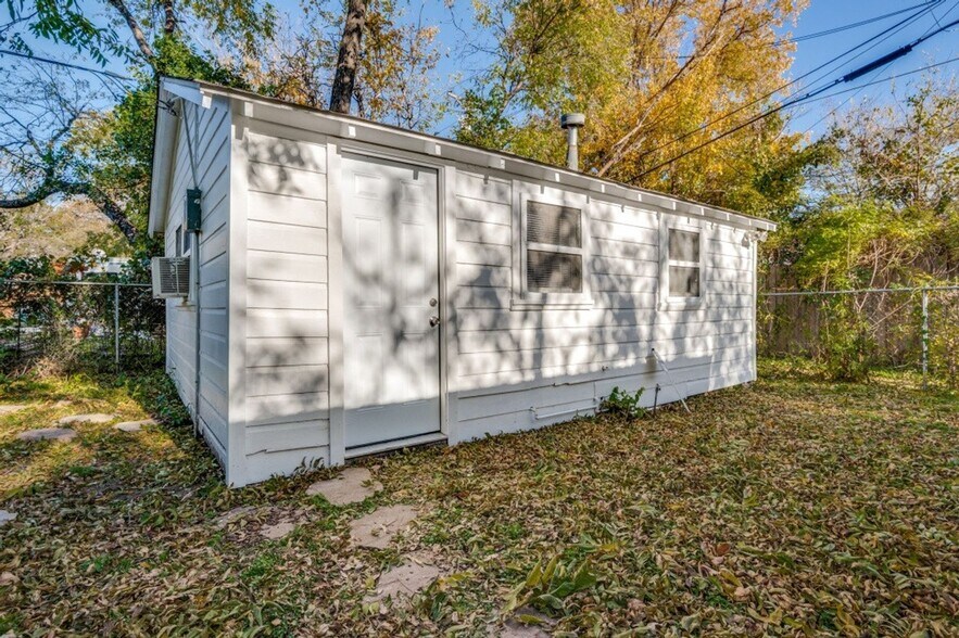 Building Photo - 2414 Park Row Ave